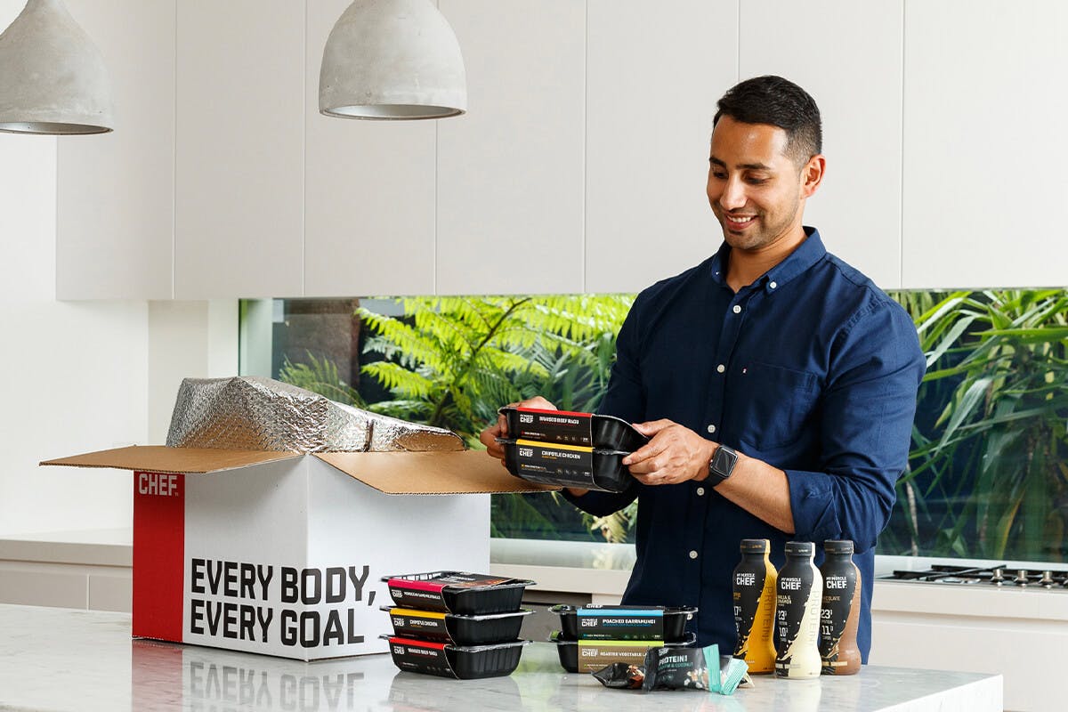 Ryan - My Muscle Chef Advanced Sports Dietitian opening delivery Box